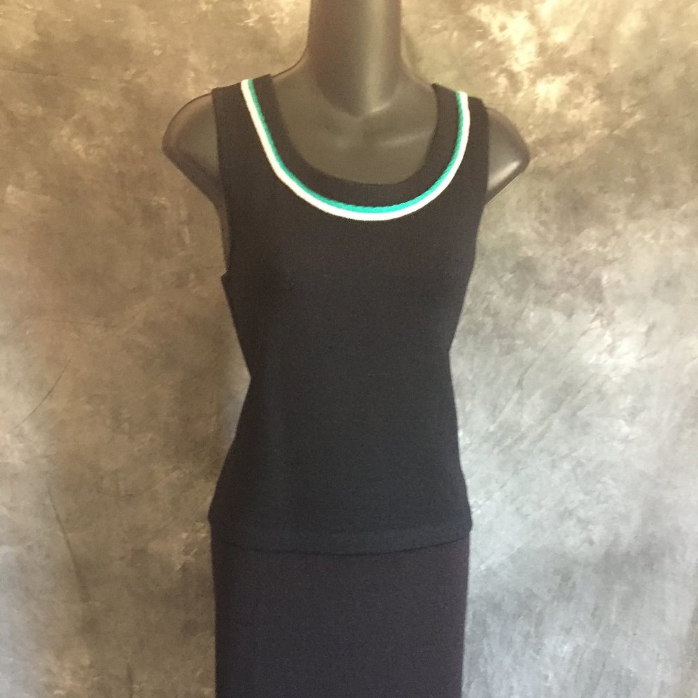 ST JOHN KNIT BLACK GREEN WHITE TOP SIZE P 2 4